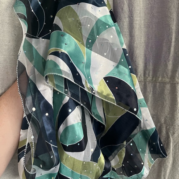 Abstract Patterned Scarf - Picture 3 of 8